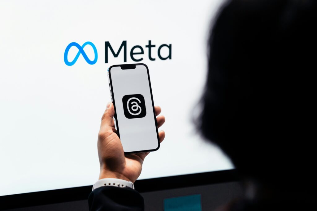 jak usunąć piksel Facebooka (Meta Pixel) z witryny internetowej – instrukcja krok po kroku usuwania kodu śledzącego Meta Pixel z WordPressa, Google Tag Managera i kodu strony HTML