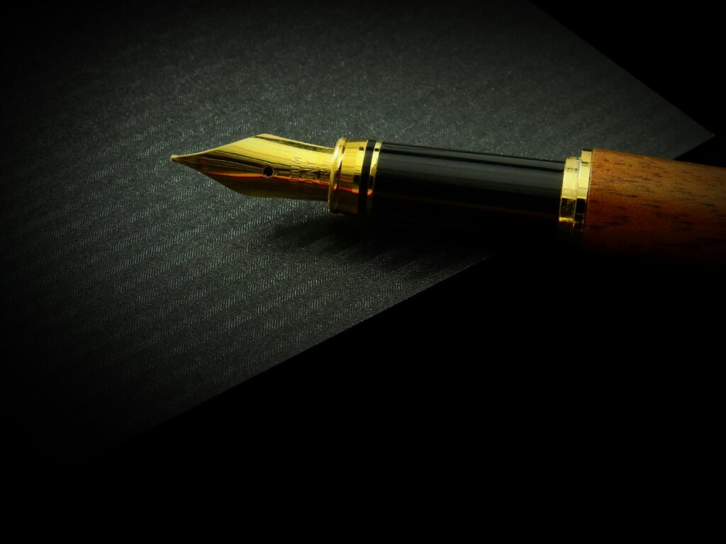 Co oznacza „premium”? Definicja, cechy i przykłady marek premium Co to znaczy premium – luksusowe pióro wieczne ze złotą stalówką symbolizujące wysoką jakość i ekskluzywny produkt premium