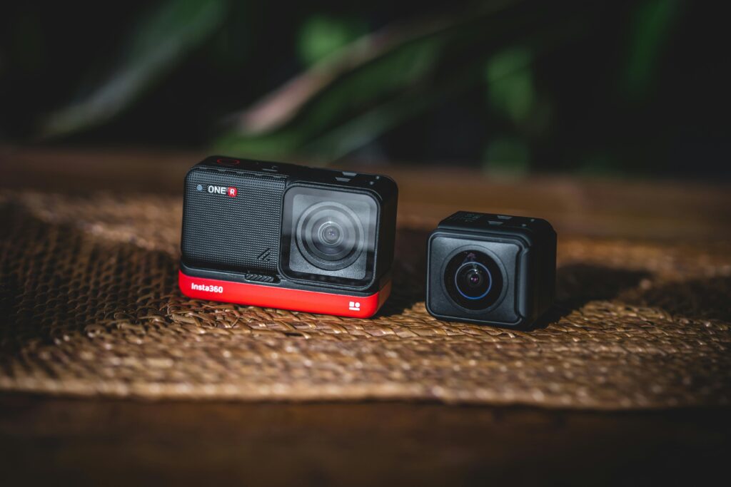 Kamera 360 stopni do tworzenia wirtualnych spacerów symbolizująca Google 360 programmatic i nowoczesną reklamę immersyjną online.